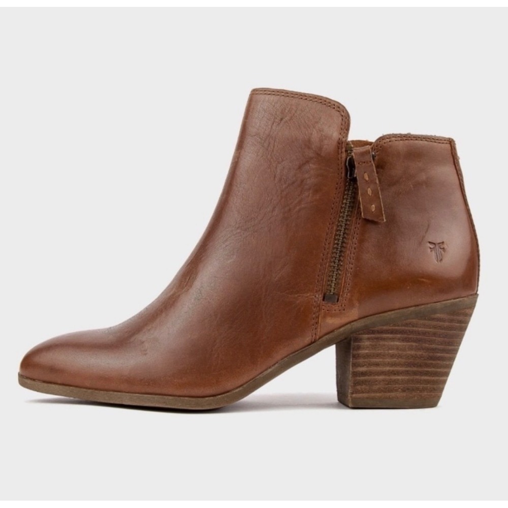 Frye Judith Double Zip Brown Leather Ankle Boots Cognac Stacked Heel FR40838 7M